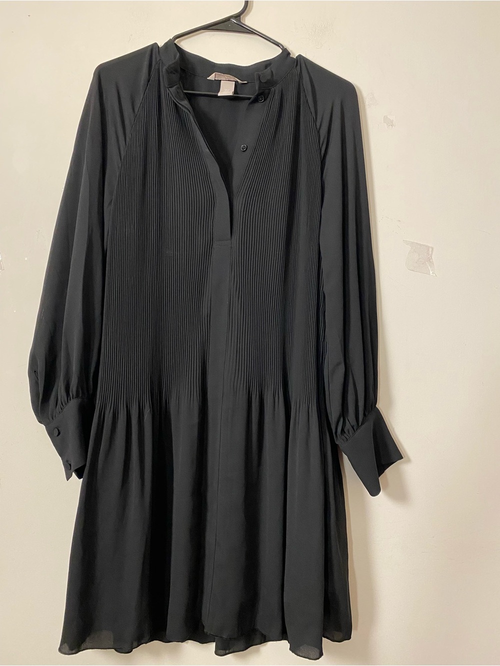 H&M Black Pleated Long-Sleeve Shift Dress